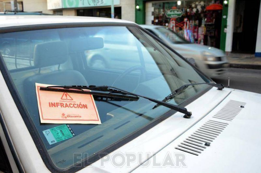 El PJ reparti� panfletos denunciando la "ilegalidad" del Impuesto al combustible