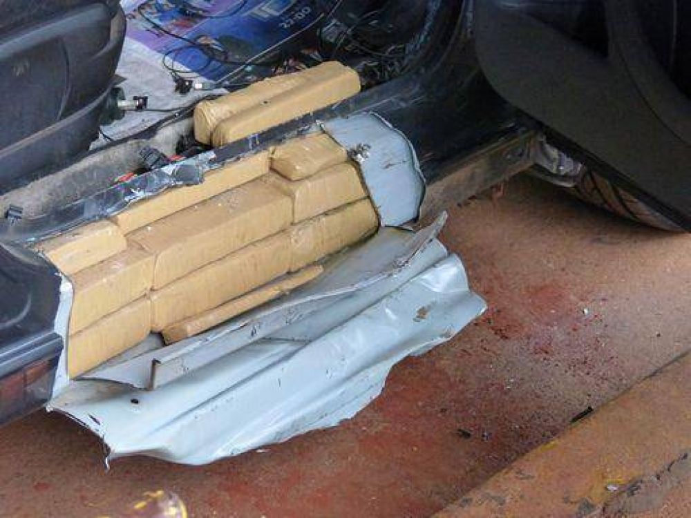 Afip-Aduana secuestro 40 kilos de marihuana en el puente Posadas-Encarnaci�n 