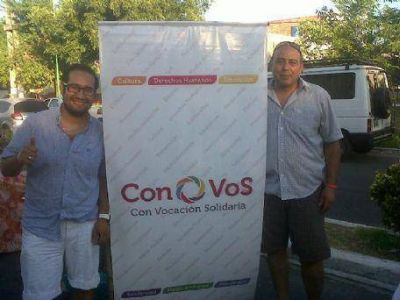 La asociaci�n Con Vocaci�n Solidaria entreg� cajas navide�as a familias de bajos recursos