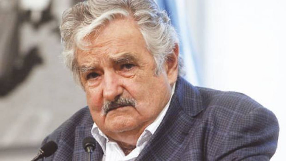 Mujica se enoj� con un periodista uruguayo y le dio un manotazo
