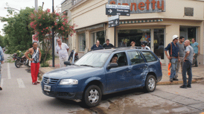 Violento choque en Pueyrred�n y Vicente L�pez 