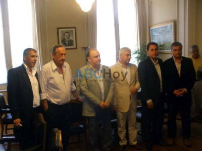 Tandil y Necochea firmaron un convenio de cooperaci�n tur�stica