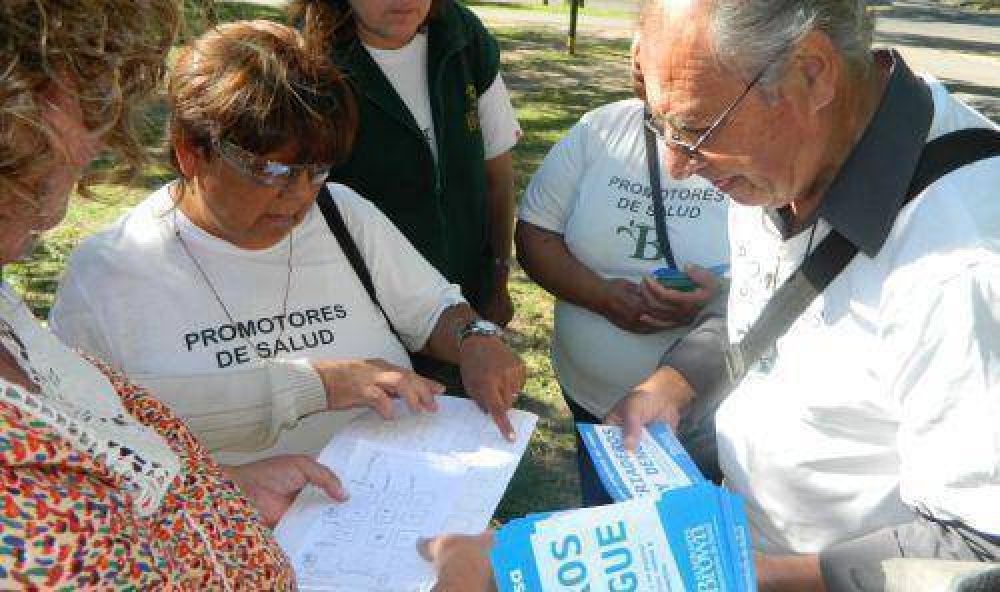 Previenen el dengue �casa por casa�
