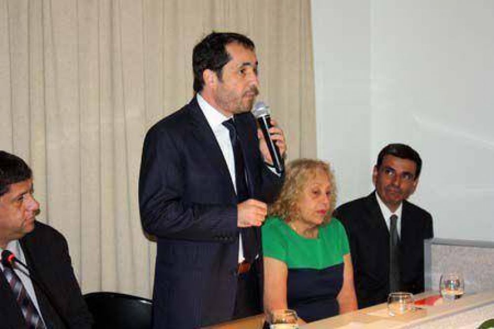Ratifican plan de monitoreo de calidad de aire en Z�rate Campana
