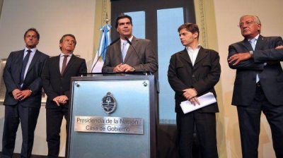Naci�n firm� acuerdos con 18 gobernadores para refinanciar deudas provinciales