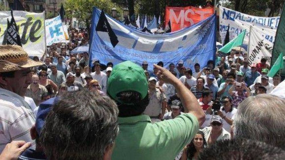 Estatales coparon la plaza y hoy cortar�n la ruta a los Valles