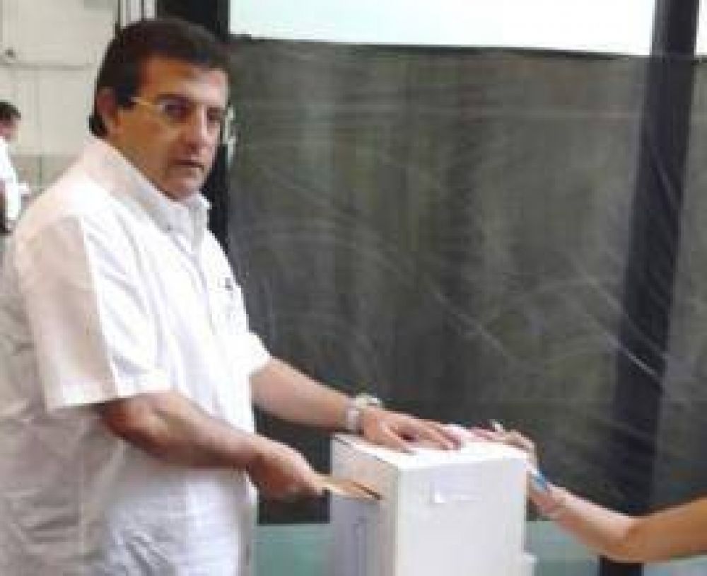 Banco del Tucumn: Carlos Cisneros gan con el 92% de los votos