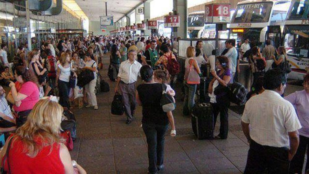 Una conciliaci�n frena el paro y habr� �mnibus el fin de a�o  