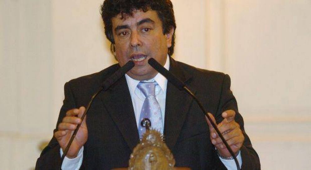 Titular del PJ bonaerense habla de fijar plazos a Edenor y Edesur