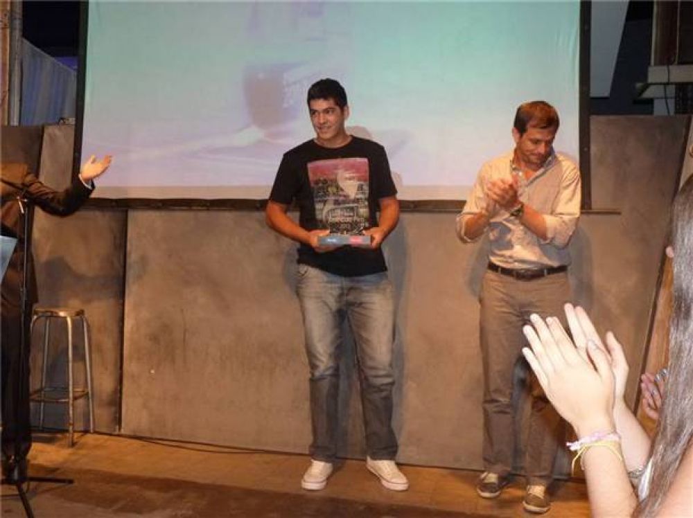 Enzo Ocampo fue reconocido como el mejor deportista local de este a�o