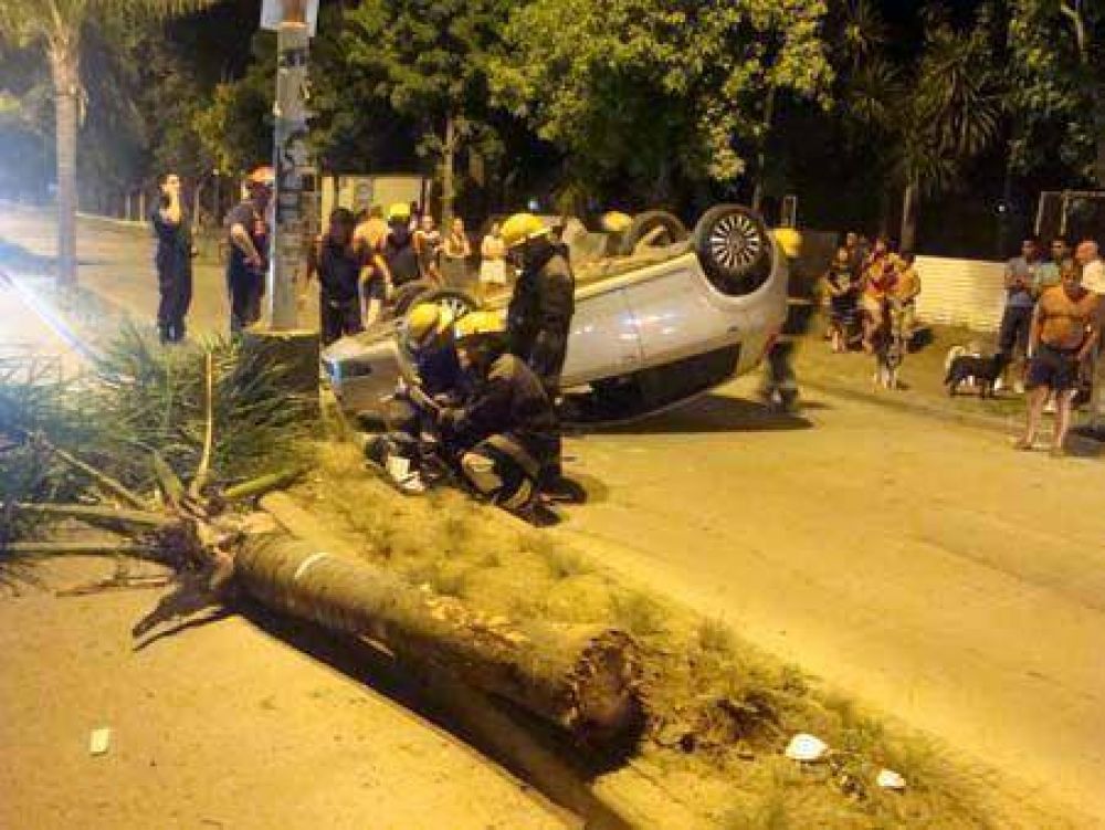 Espectacular accidente en Avenida Las Palmeras y Boulevard 17