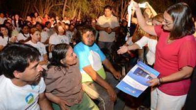 Luc�a entreg� otras 40 viviendas en Bel�n