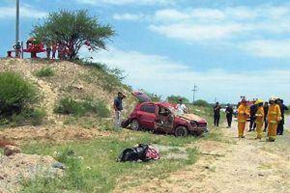 Dos muertos en las rutas, uno de ellos, frente al santuario del Gauchito Gil