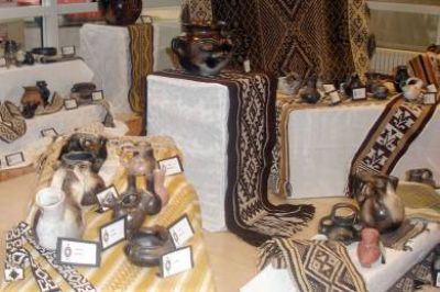 Una muestra exhibe r�plicas de obras mapuches hechas por artesanos locales