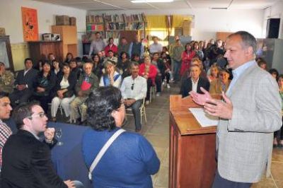Buzzi firm� el inicio de obra para el Jard�n 411