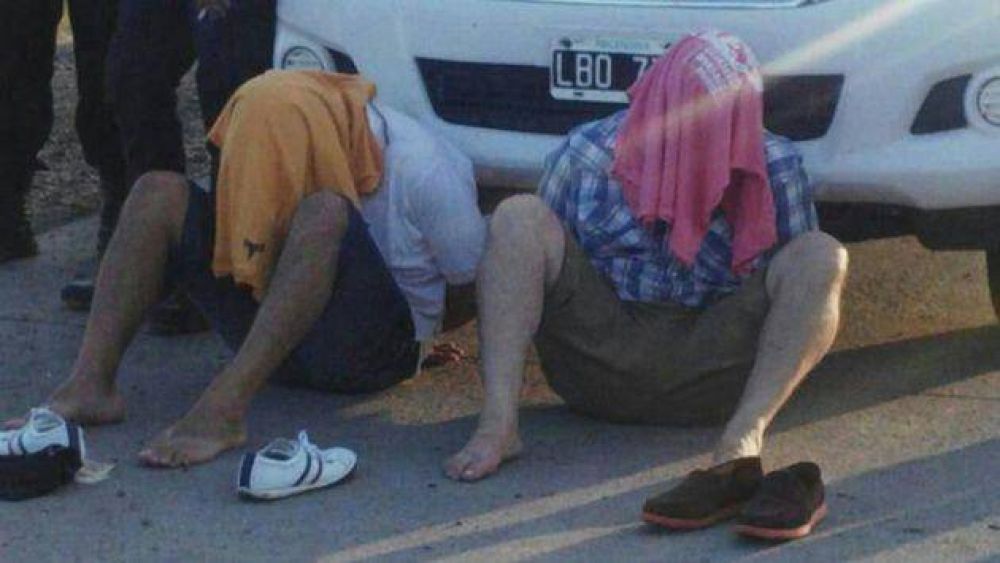 Atraparon en plena ruta a dos correntinos que robaron en una casa en Las Toscas