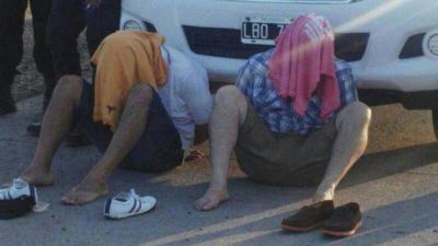 Atraparon en plena ruta a dos correntinos que robaron en una casa en Las Toscas