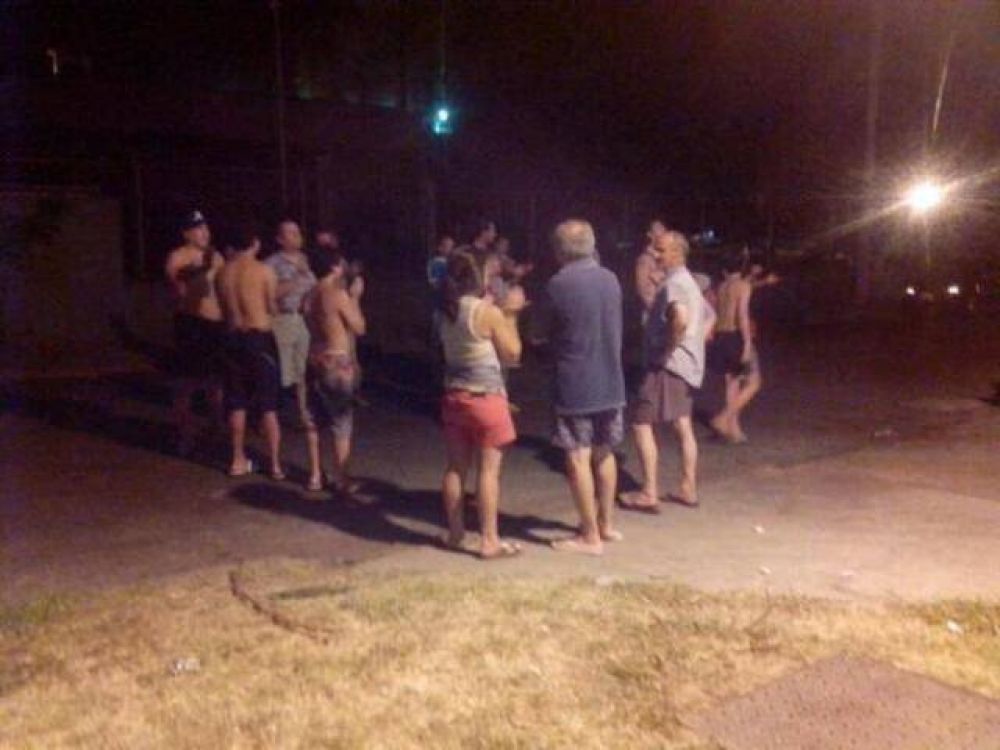 �LTIMO MOMENTO: protesta de vecinos quilme�os frente a la planta de Edesur
