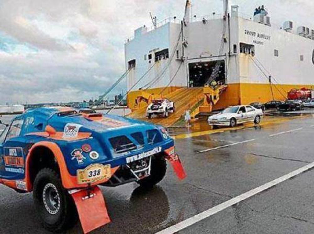 Los veh�culos del Dakar est�n en el puerto de Campana