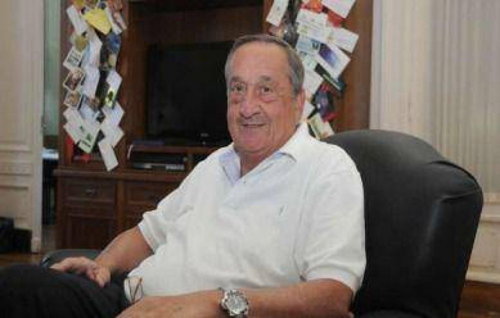 Miguel Angel Lunghi pas� por el div�n y afirm� que �Si quieren que siga, voy a aceptar�