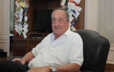 Miguel Angel Lunghi pas� por el div�n y afirm� que �Si quieren que siga, voy a aceptar�