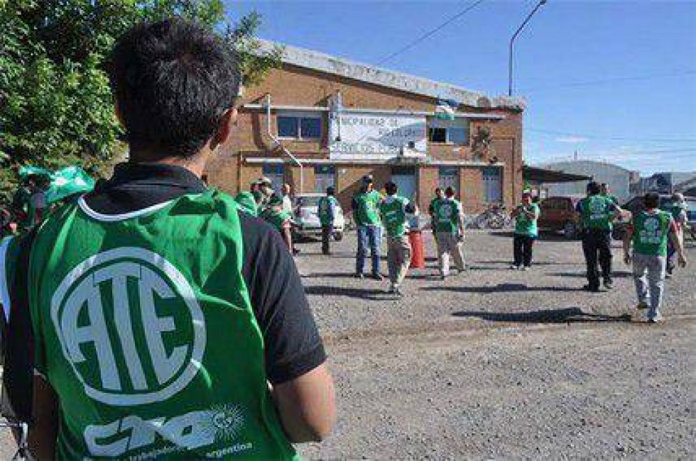 Acusan a la CTA de mantenerse en silencio ante reclamos salariales