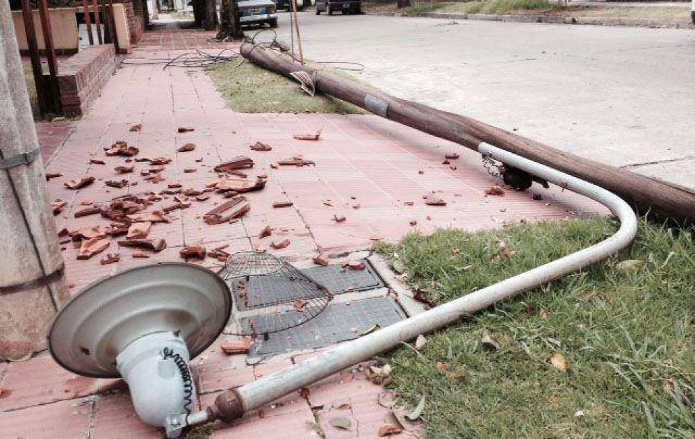 Varias zonas sin energ�a por la tormenta en C�rdoba