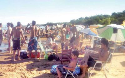 M�s de 100 mil personas en las playas locales