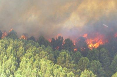 Se agrava el incendio en la zona serrana