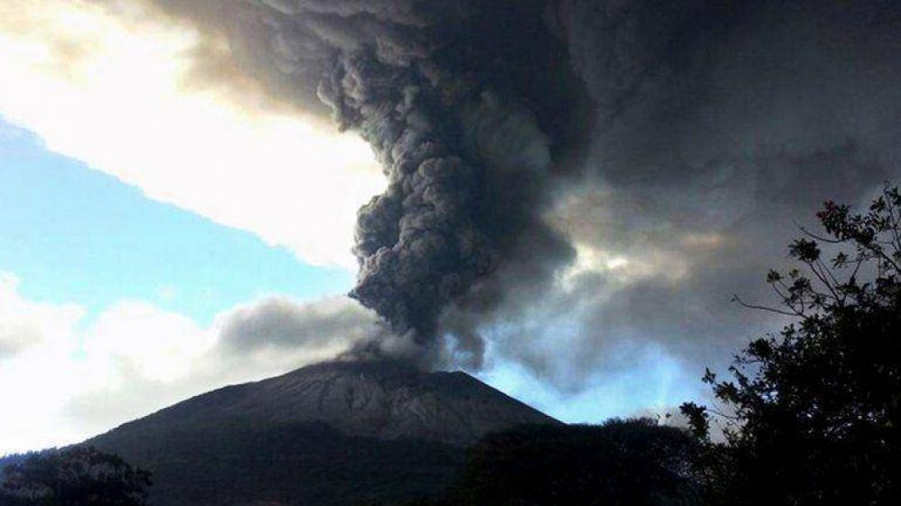 Alarma y preocupaci�n en El Salvador por la erupci�n del volc�n Chaparrastique
