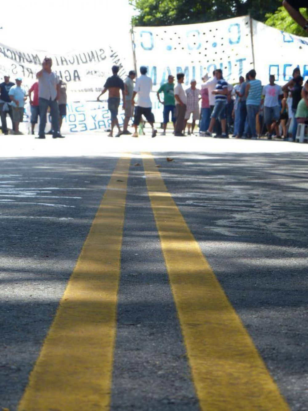 El Gobierno busca desactivar la protesta y llama a los gremios estatales a dialogar