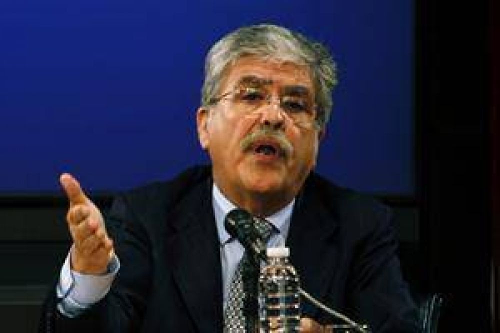 Julio De Vido: "En vez de cambiar la hora, Macri deber�a trabajar m�s horas"