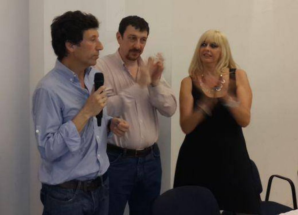 Gustavo Posse cerr� el a�o brindando con su dirigencia de Vicente L�pez