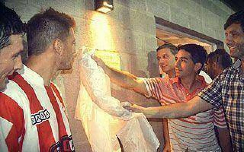 Con la presencia de Zanetti y Denis, el Tallar�n inaugur� su tercer predio