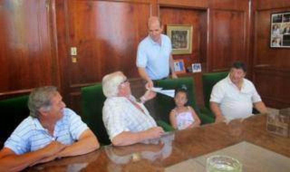 Intendente Zurro entrega subsidios a entidades solidarias de Pehuaj�