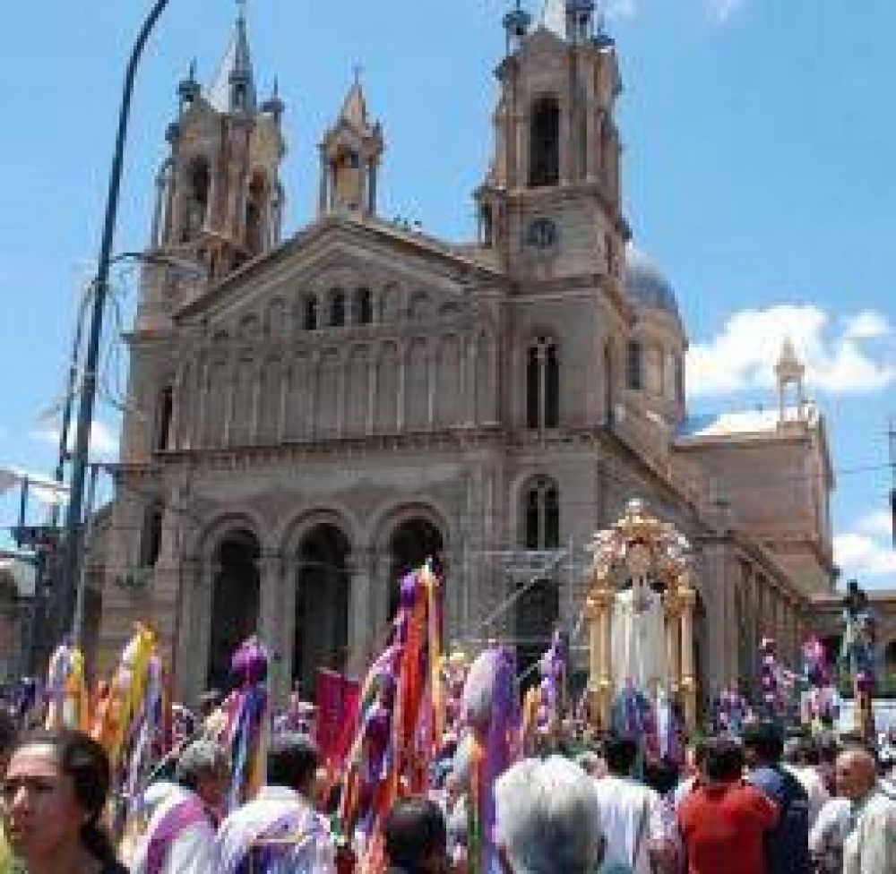 El pueblo creyente celebra el tradicional Tinkunaco