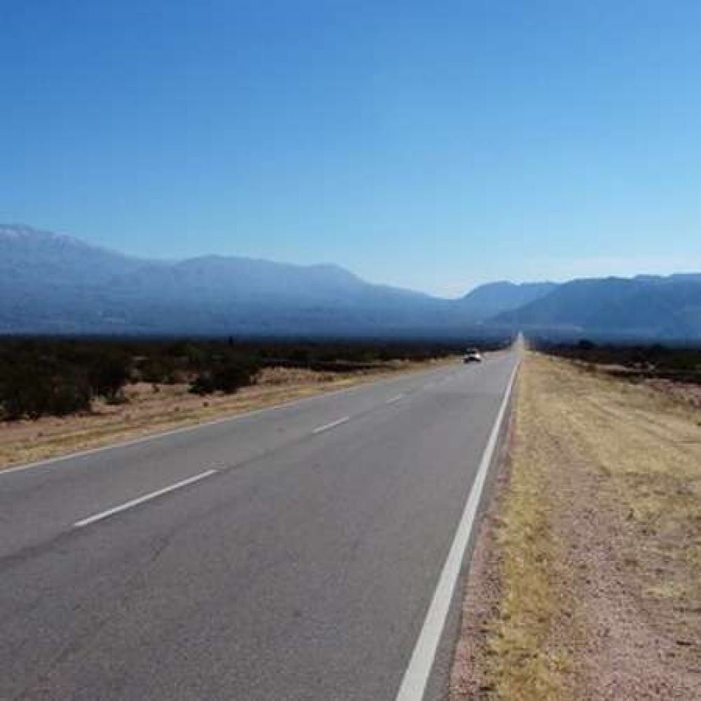 Motociclista en grave estado tras salirse de la ruta y dar con una piedra