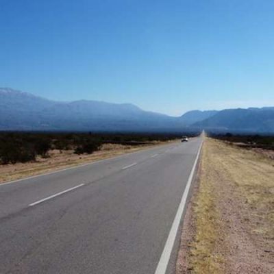 Motociclista en grave estado tras salirse de la ruta y dar con una piedra