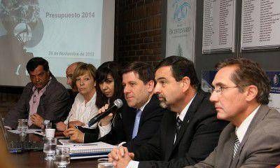 Debido al estancamiento del presupuesto, los legisladores acordaron iniciar el receso veraniego