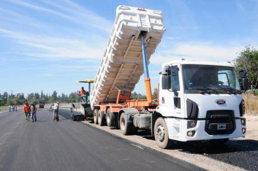 La Municipalidad pavimenta los �ltimos 600 metros del cors�dromo salte�o