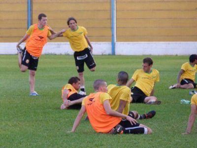 Crucero retoma el trabajo para otra prueba en la B Nacional
