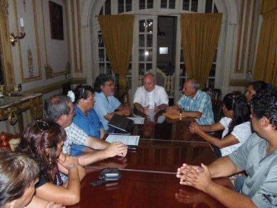 La Intersindical present� un informe al obispo