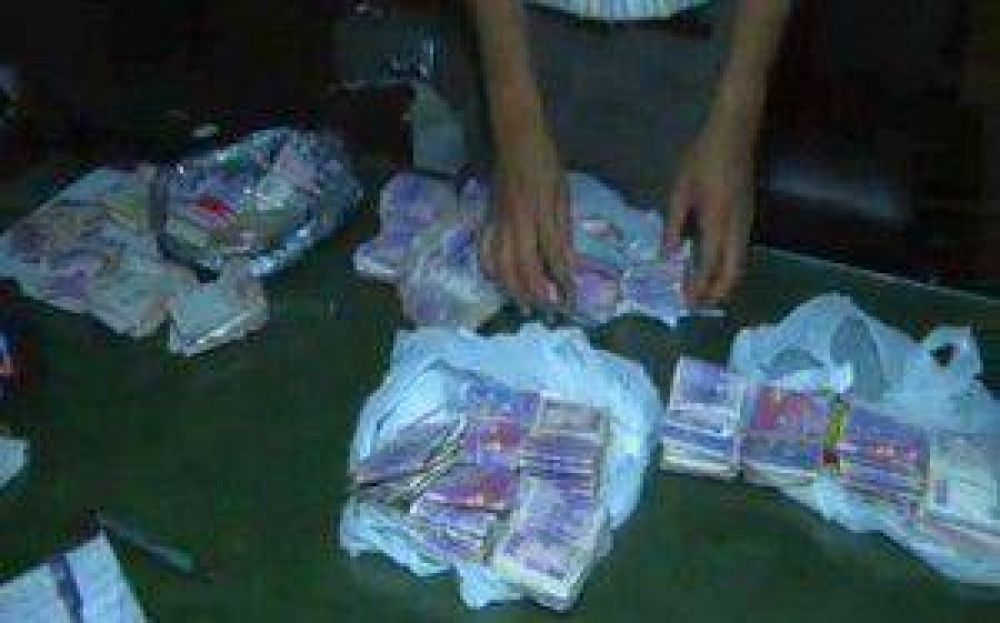 En Santiago del Estero detienen a juje�os que asaltaron un tour y escapaban con $281 mil