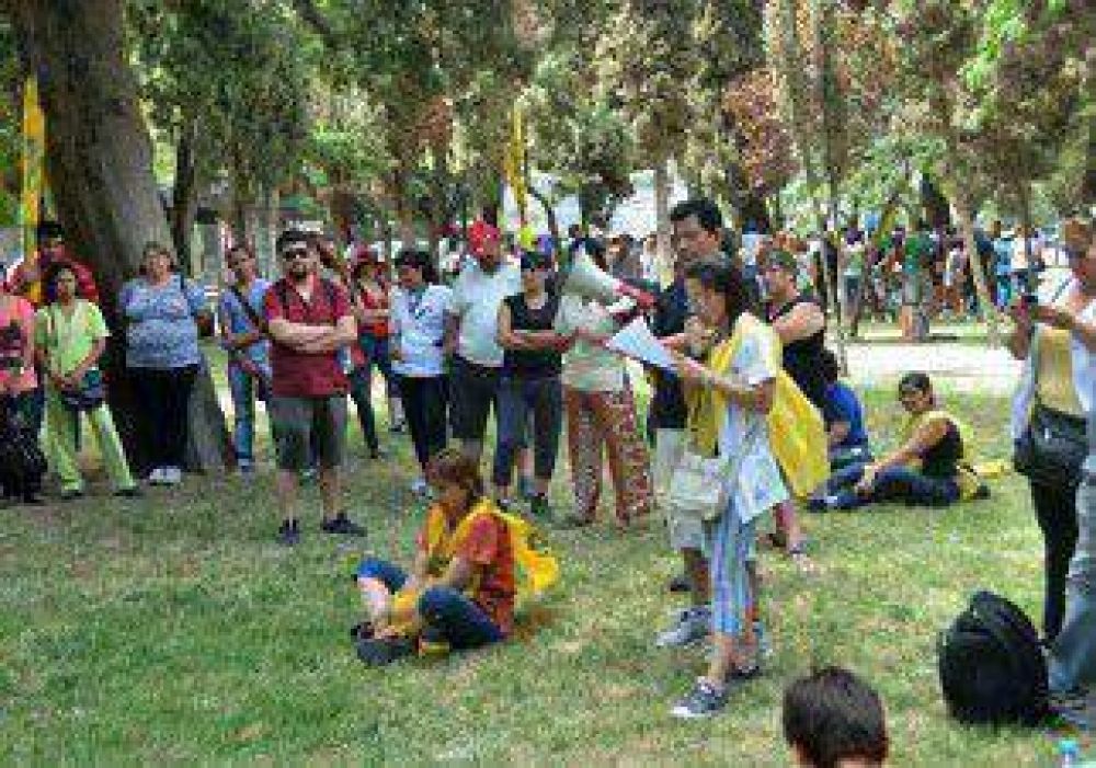 Enfermeros extienden el paro por 96 horas y presionan con renuncias 