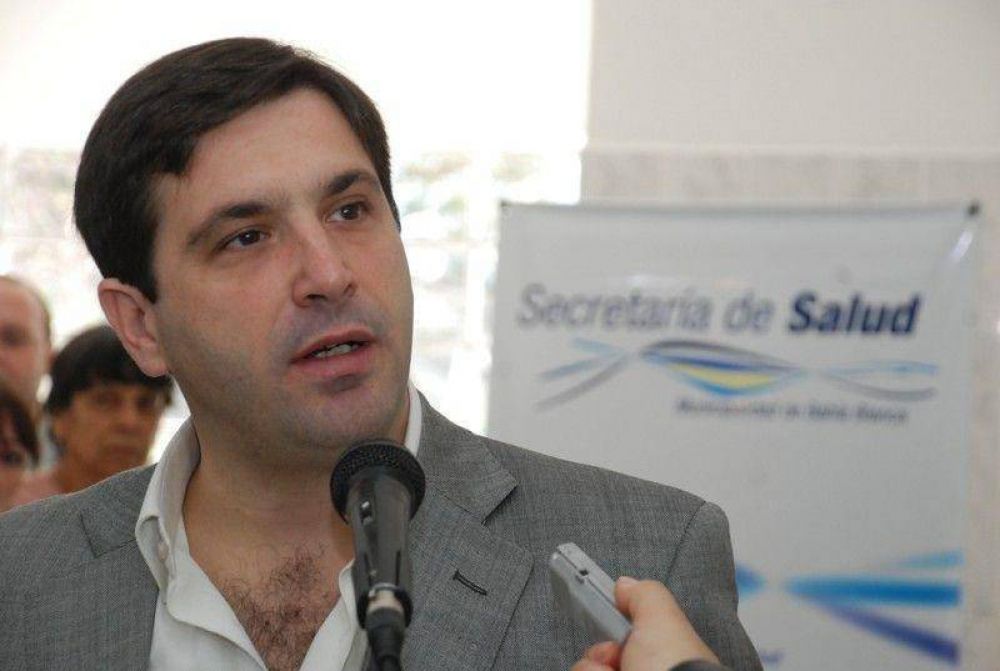 Los m�dicos del Penna, con los tapones de punta contra Palomo