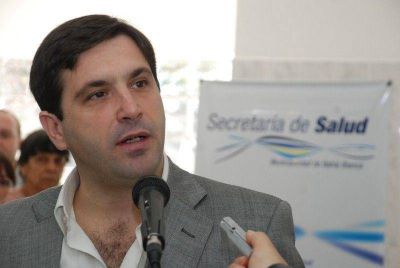 Los m�dicos del Penna, con los tapones de punta contra Palomo