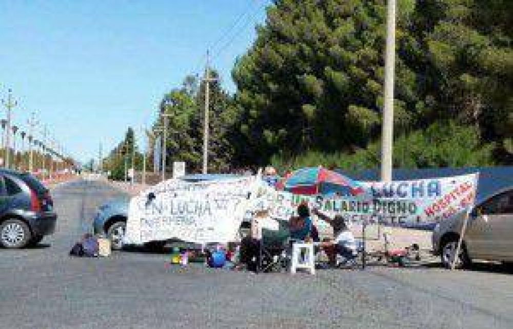 ATE golpea donde m�s duele, y bloquea refiner�a