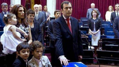 "Es inapropiada e in�til la medida propuesta por Macri", dijo Zamora