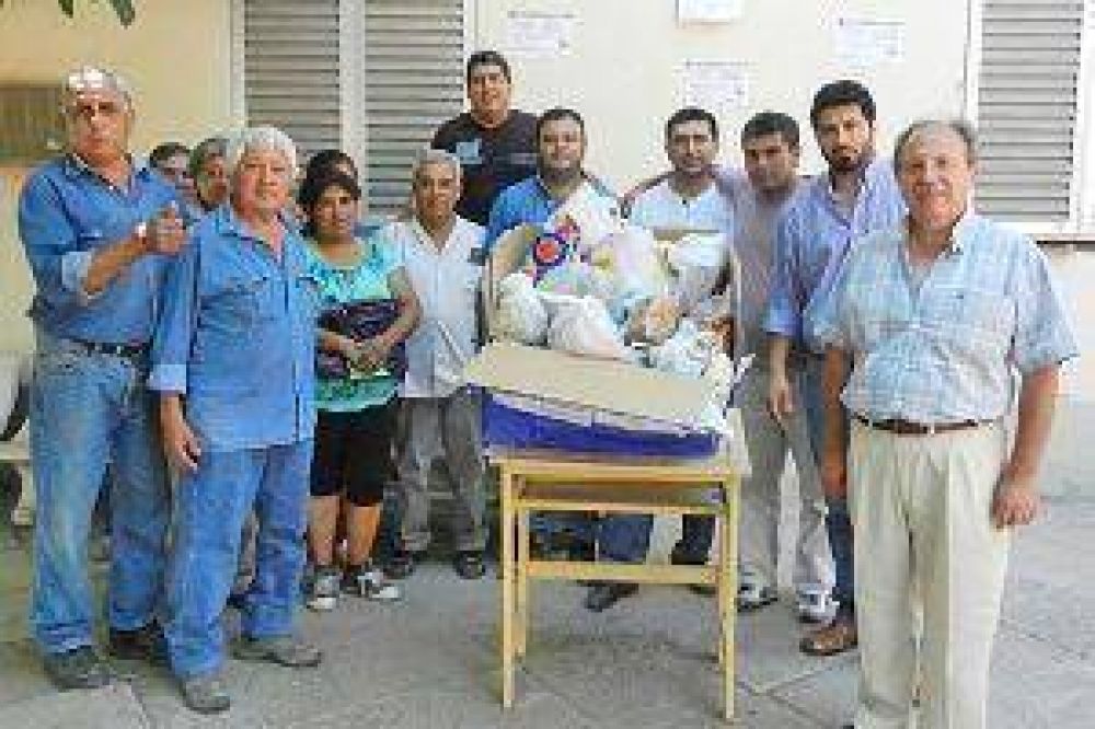 Entregan donaci�n a los merenderos de la ciudad Capital