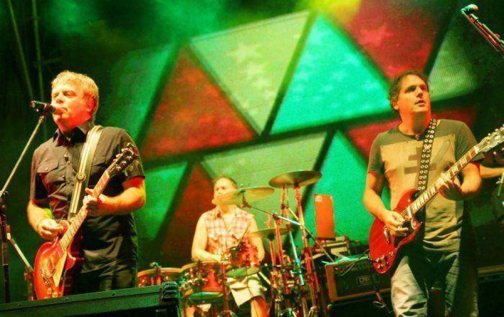 Azul Rock 2013: con un show para toda la familia, Los Pericos cerraron el festival